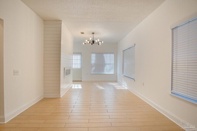 Building Photo - 1200 Jasper St