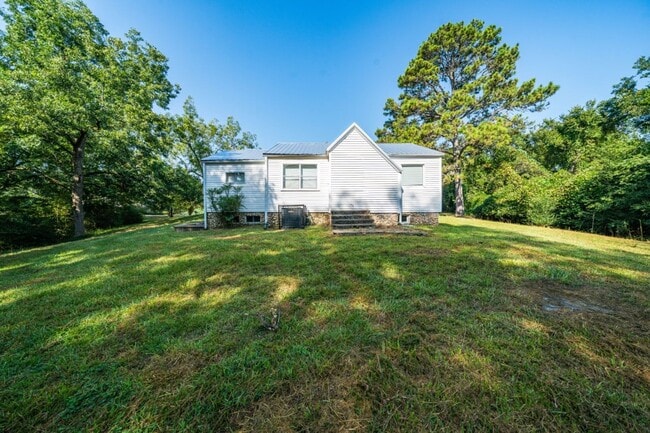 Foto del edificio - AVAILABLE NOW! Home for rent in Leeds AL! Close to shopping and food!