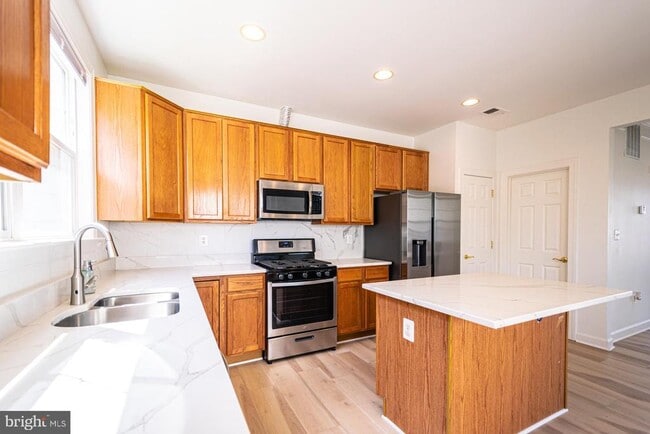 Building Photo - 8199 Glade Bank Dr