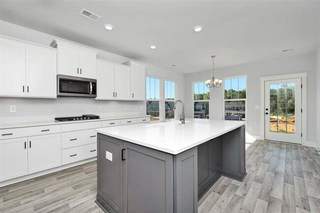 Building Photo - Duncan- BEAUTIFUL Craftsman-Style, 5 Bedro...