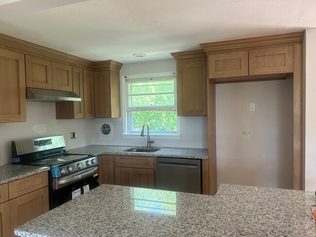 Building Photo - 14 Borman Dr