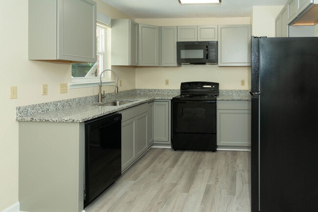 Foto del edificio - 705 Winton Ct