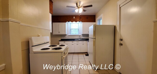 Building Photo - Nice 2-bedroom 1-bathroom house in West Pr...