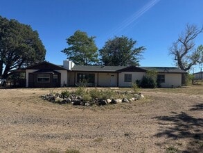Building Photo - 1725 W McIntosh Dr