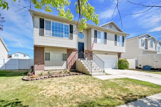 Building Photo - Beautifully Updated 4-Bedroom Home in Syracuse!