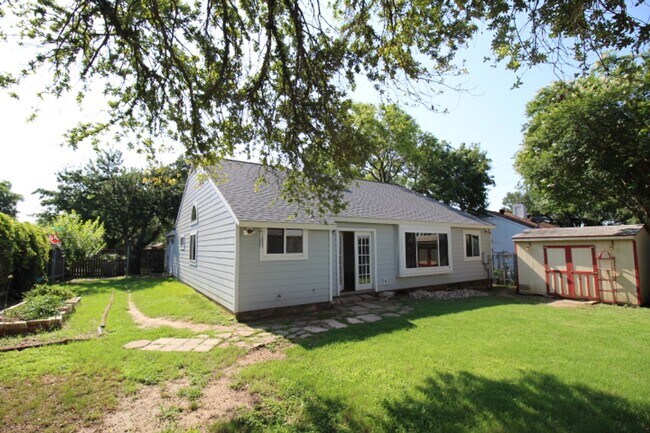 Building Photo - South Austin home close to Southpark Meadows