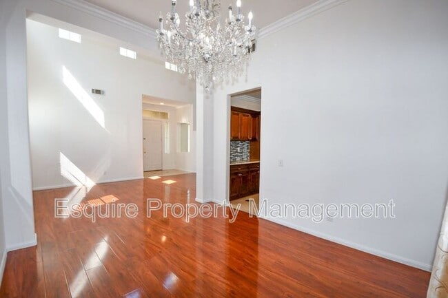 Building Photo - 512 Bolsa Way
