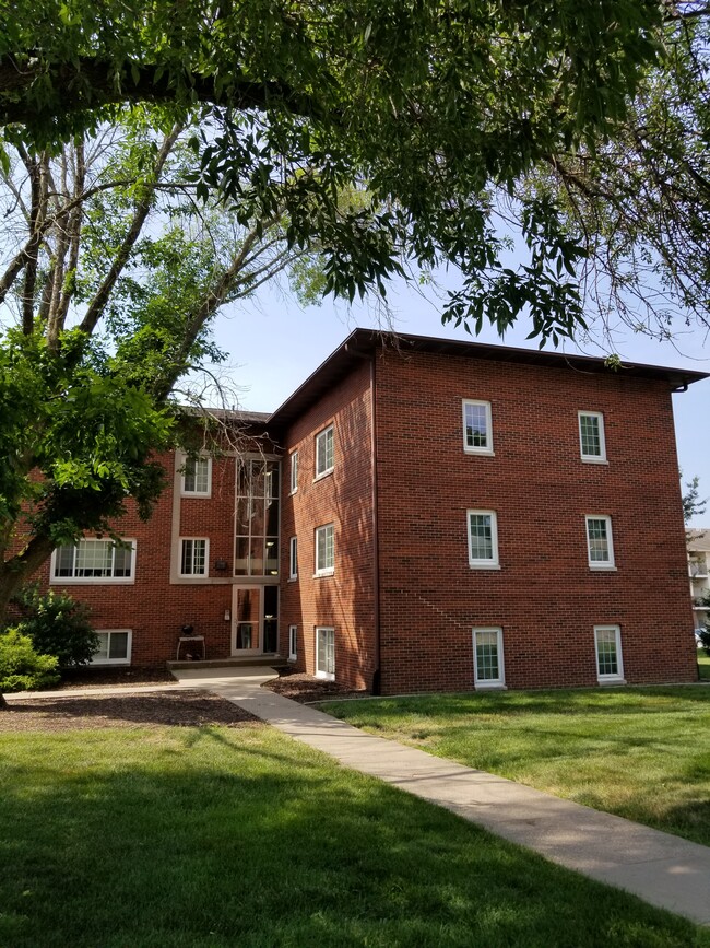 Building Photo - 204 Grandview Court