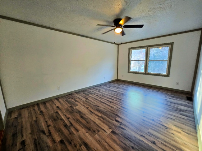 Foto del edificio - 326 New Salem Rd