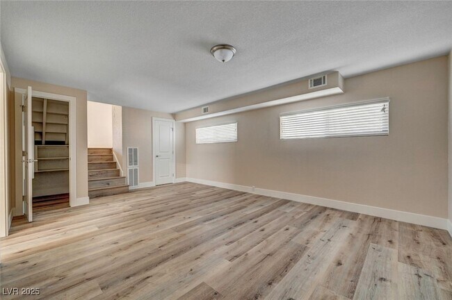 Foto del edificio - 6121 Edgewood Cir