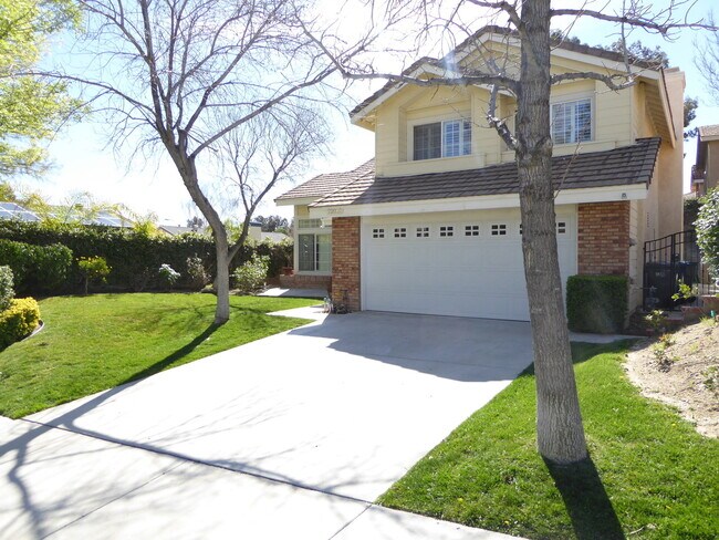 Building Photo - 22010 Grovepark Dr