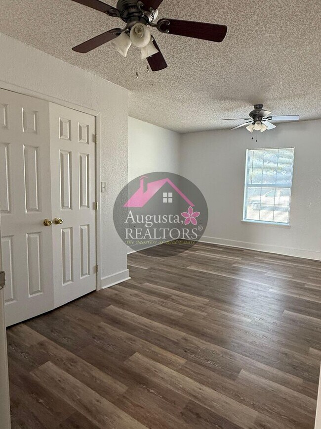 Building Photo - Gorgeous 4 bedroom house in the Wylie District!