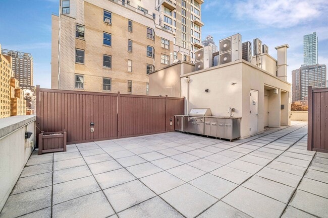 Building Photo - 230 E 63rd St