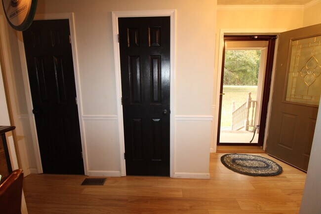Building Photo - 2107 Tanglewood Rd