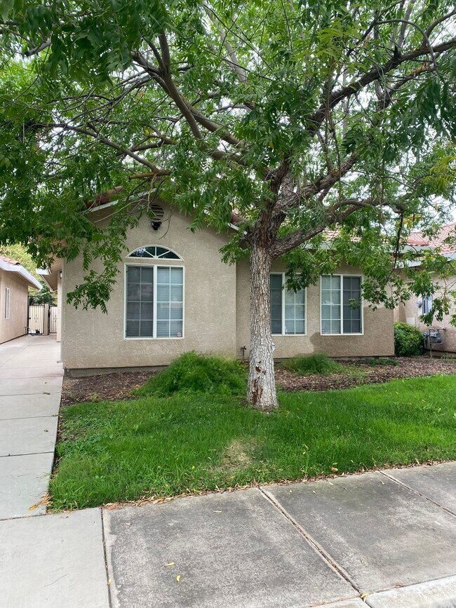 Foto del edificio - PRICE DROP - Perfect North Merced Location!