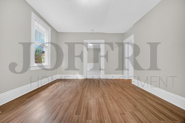 Foto del edificio - 2096 W 32nd St