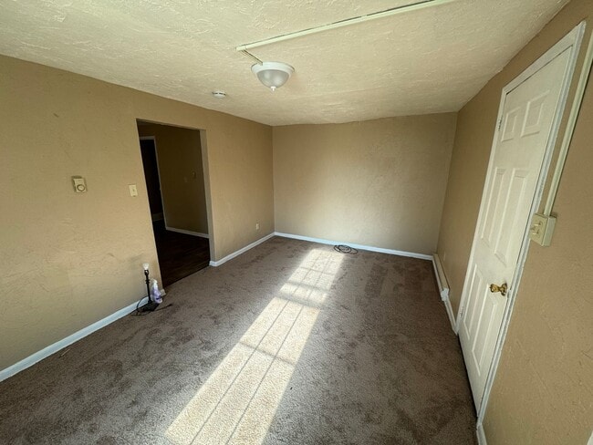 Building Photo - semi-detached home