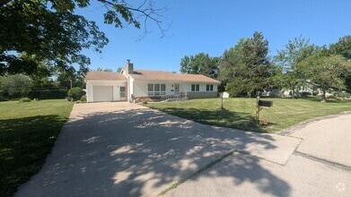 Building Photo - 2221 Millwood Dr