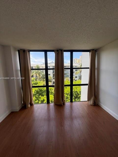 Foto del edificio - 17021 N Bay Rd