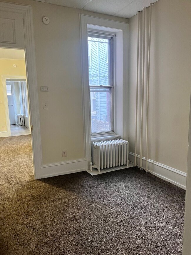 Building Photo - 822 N 10th St