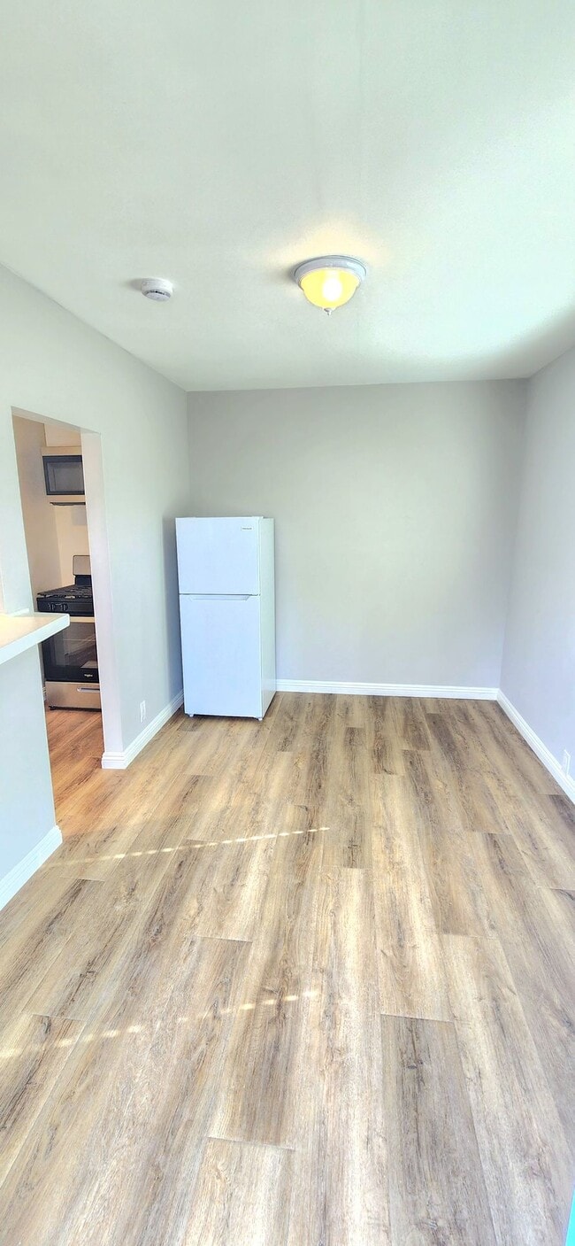 Building Photo - 28 57th Pl