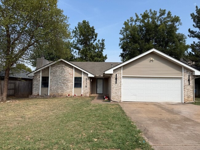 Photo - 2116 Tanglewood Dr (Edmond, OK) House