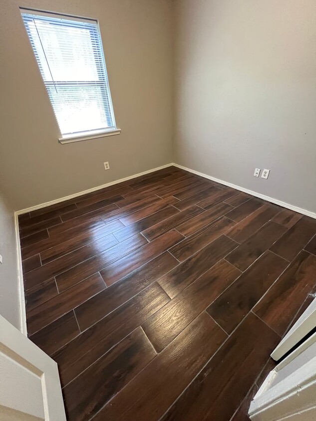 Primary Photo - 3 bed 1 Bath House, Total Electric.