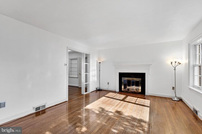 Building Photo - 1529 N Kenilworth St