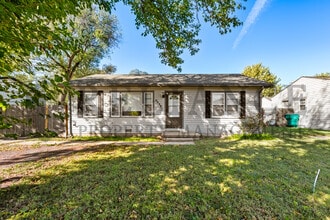 Building Photo - 2210 W Crawford St