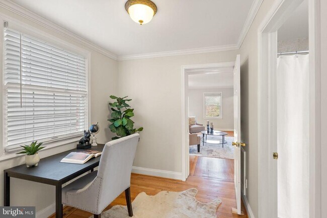 Foto del edificio - 4714 Upton St NW