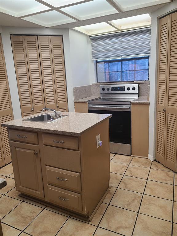 Foto del edificio - 305 Centennial Blvd