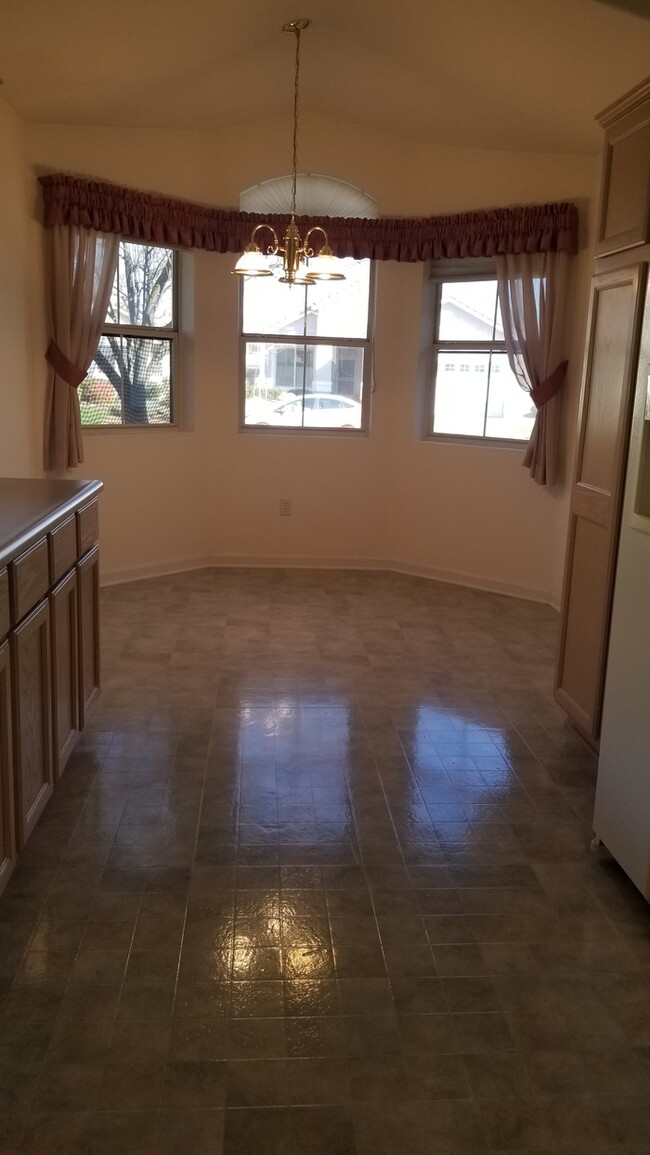 Building Photo - Sun City Roseville 2bd 2ba Home for Rent!