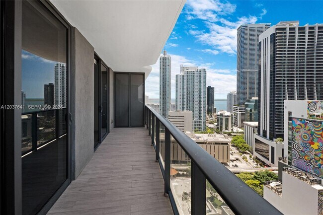 Foto del edificio - 45 SW 9th St