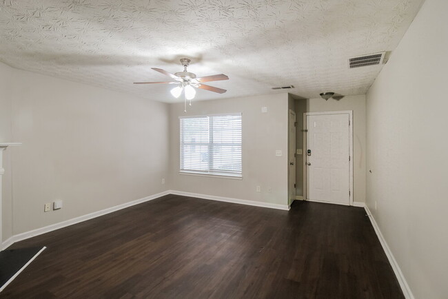 Building Photo - 451 Springbottom Ct SE