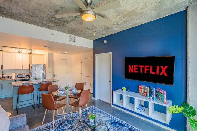 Building Photo - 333 E Roosevelt St