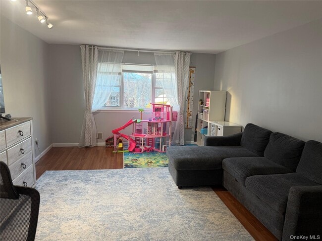 Building Photo - 68 Bon Aire Cir