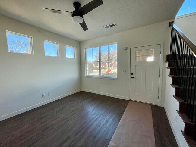 Building Photo - 4315 Holly St