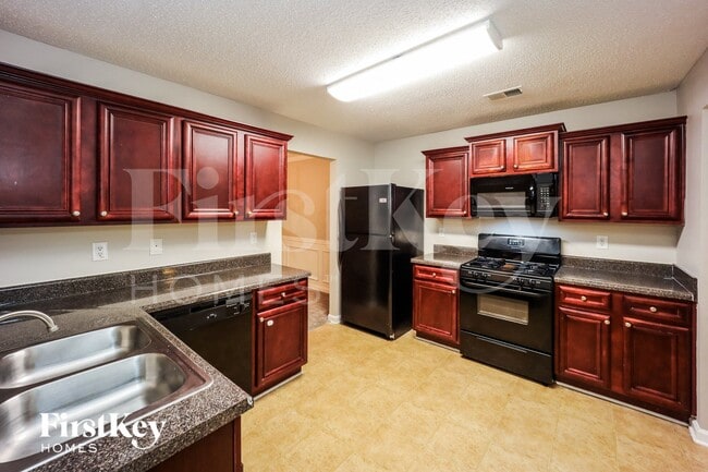 Building Photo - 5440 Bluegrass Dr