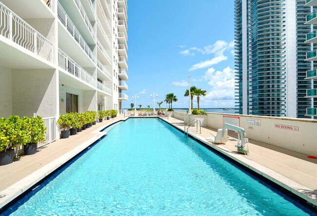 Foto del edificio - 1200 Brickell Bay Dr