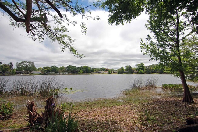 Building Photo - Lakefront Audubon Park 3/2