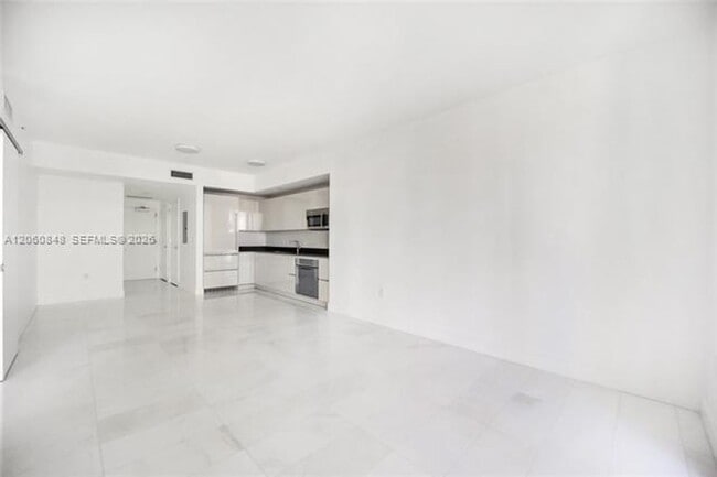 Building Photo - 1010 Brickell Ave