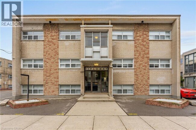 Photo du bâtiment - 237 Mohawk Rd E