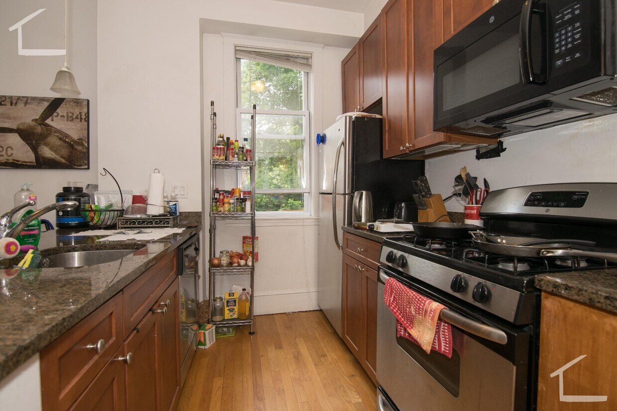 Primary Photo - 38 Newton St