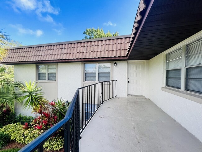 Photo - 58 Windtree Ln Townhome