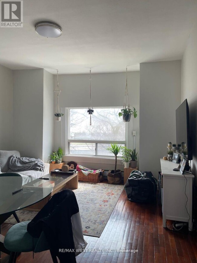 Photo du bâtiment - 96 Springhurst Ave