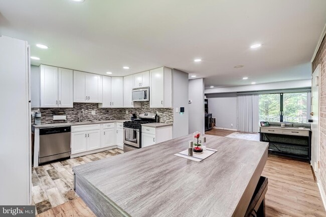 Photo - 6012 Westchester Dr Apartment