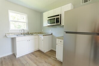 Building Photo - 1020 5th Ave N