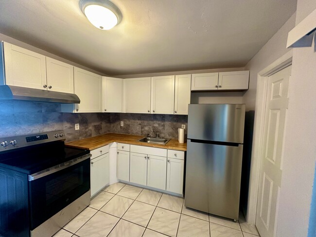 Building Photo - 5901 S 38th Ct