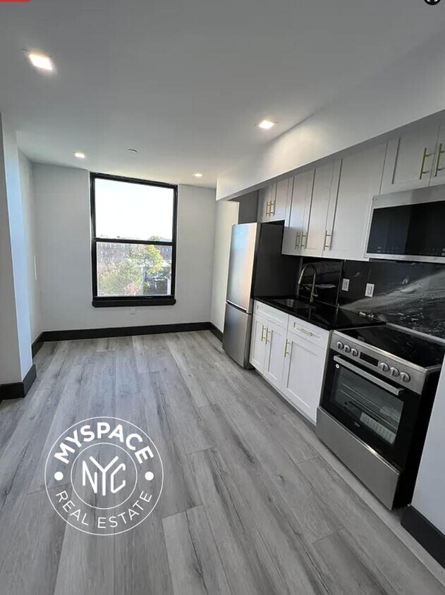 Foto principal - 868 New York Ave