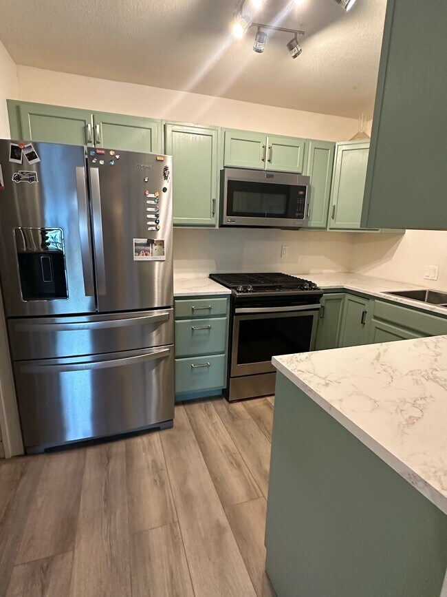 Kitchen - 7205 Grand Canyon Dr
